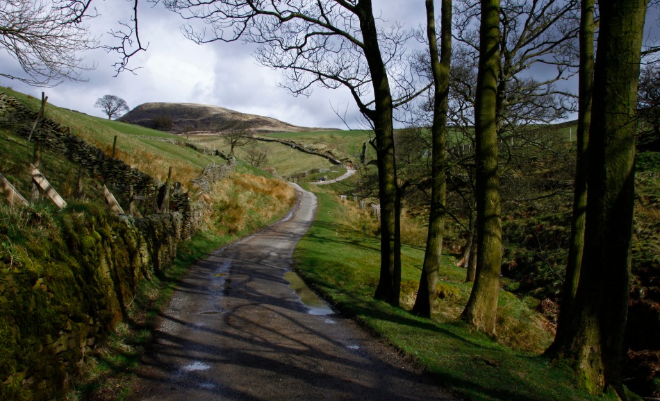 The road to Edale Cross.
